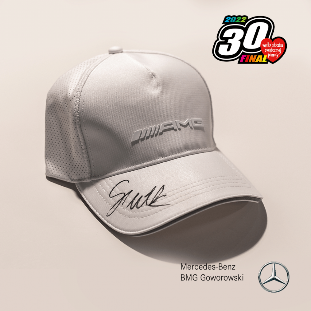 Czapka Mercedes AMG z podpisem Igi Świątek